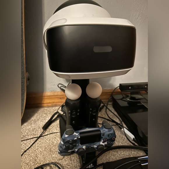 PS4 and full VR setup - Picture 2 of 5